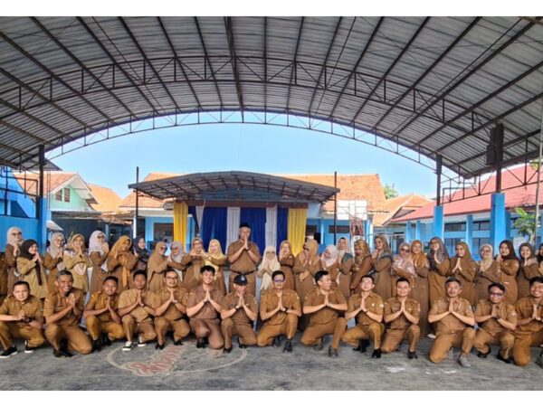 Hangatnya Silaturahmi yang Tak Terputus: Halal Bihalal SMPN 1 Batujajar Satukan Generasi